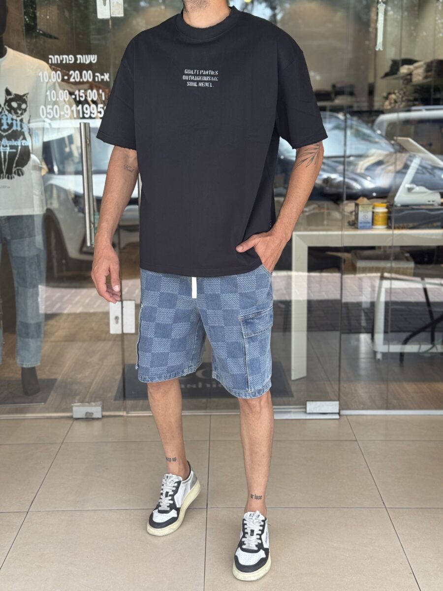 חולצת gut שחורה
