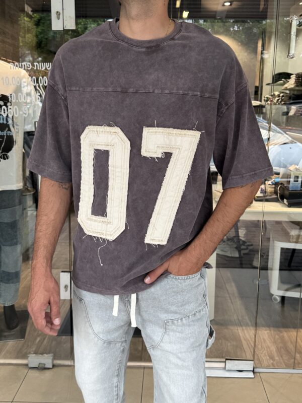 חולצת 07 חומה