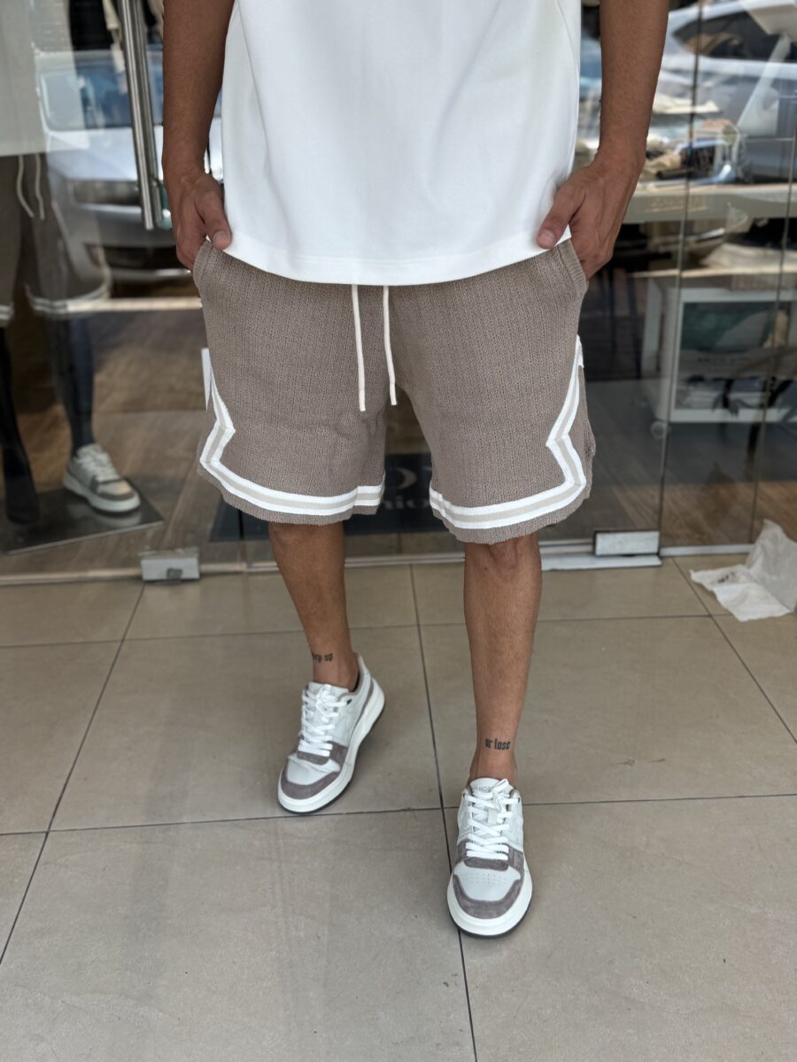 ⁦שורט D חום לבן⁩ – תמונה ⁦2⁩